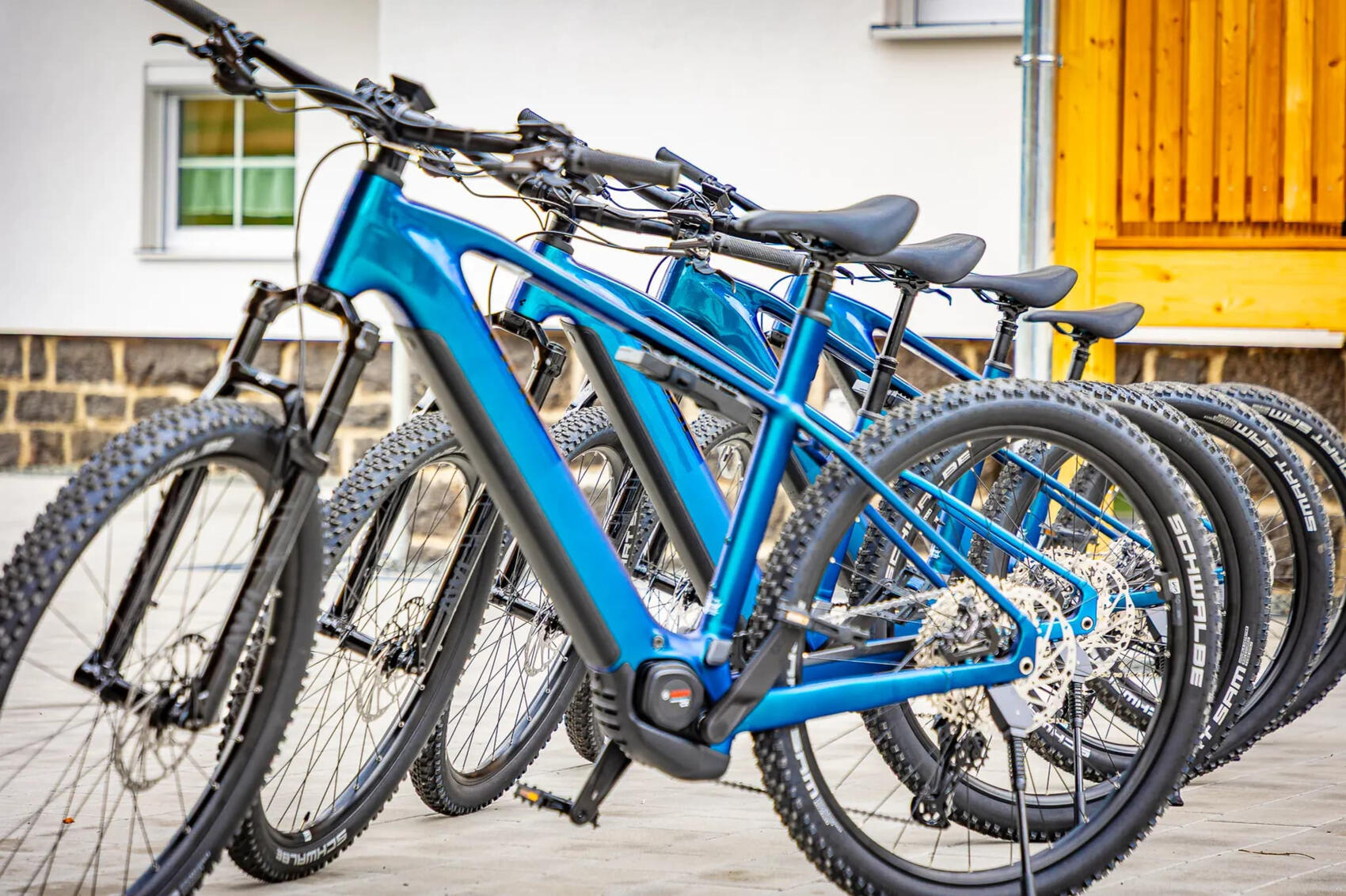 E-Bikes für Damen und Herren in Viechtach Modernes CUBE E-Bike für Damen und Herren zur Vermietung in Viechtach